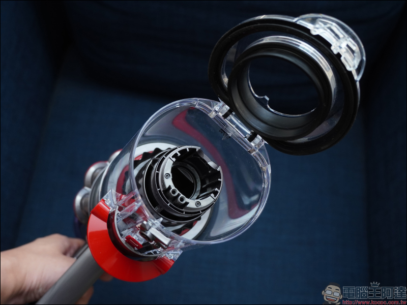 Dyson Digital Slim™ 輕量無線吸塵器開箱動手玩:重量減輕、吸力依舊強大!新增 LED 隙縫清潔吸頭、低處清潔轉接頭,日常清潔更輕鬆! - 電腦王阿達 Dyson Digital Slim™ 輕量無線吸塵器開箱動手玩:重量減輕、吸力依舊強大!新增 LED 隙縫清潔吸頭、低處清潔轉接頭,日常清潔更輕鬆! - 電腦王阿達