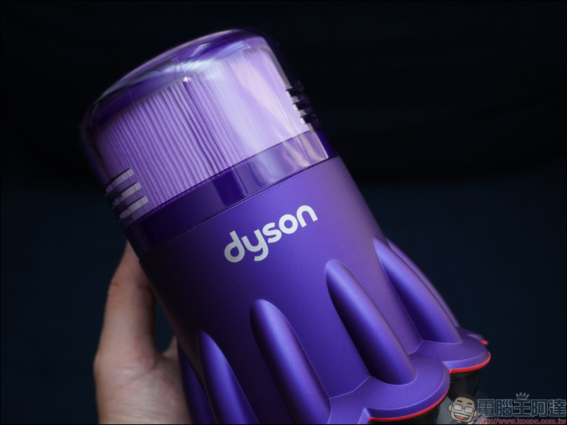 Dyson Digital Slim™ 輕量無線吸塵器開箱動手玩:重量減輕、吸力依舊強大!新增 LED 隙縫清潔吸頭、低處清潔轉接頭,日常清潔更輕鬆! - 電腦王阿達 Dyson Digital Slim™ 輕量無線吸塵器開箱動手玩:重量減輕、吸力依舊強大!新增 LED 隙縫清潔吸頭、低處清潔轉接頭,日常清潔更輕鬆! - 電腦王阿達