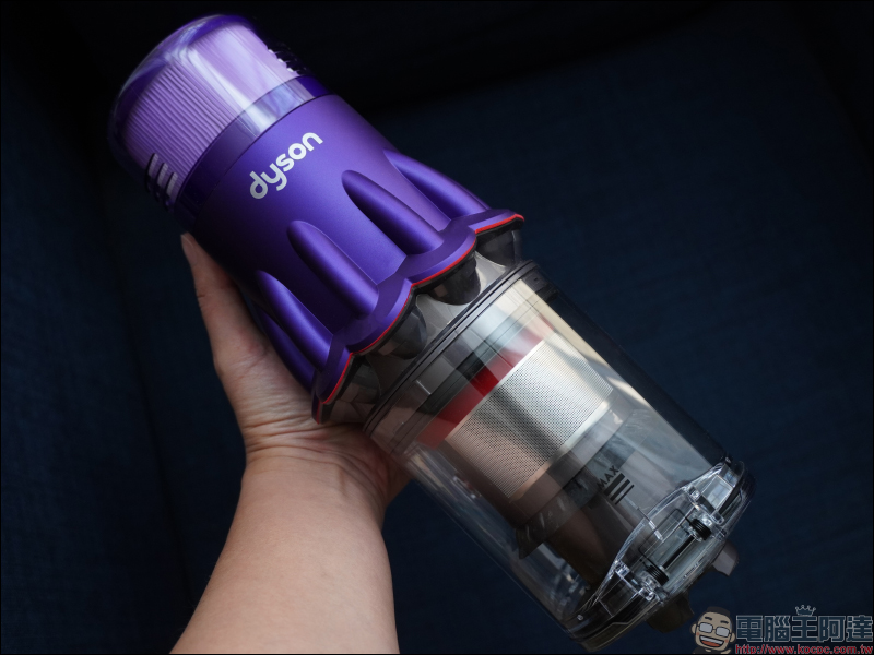 Dyson Digital Slim™ 輕量無線吸塵器開箱動手玩:重量減輕、吸力依舊強大!新增 LED 隙縫清潔吸頭、低處清潔轉接頭,日常清潔更輕鬆! - 電腦王阿達 Dyson Digital Slim™ 輕量無線吸塵器開箱動手玩:重量減輕、吸力依舊強大!新增 LED 隙縫清潔吸頭、低處清潔轉接頭,日常清潔更輕鬆! - 電腦王阿達