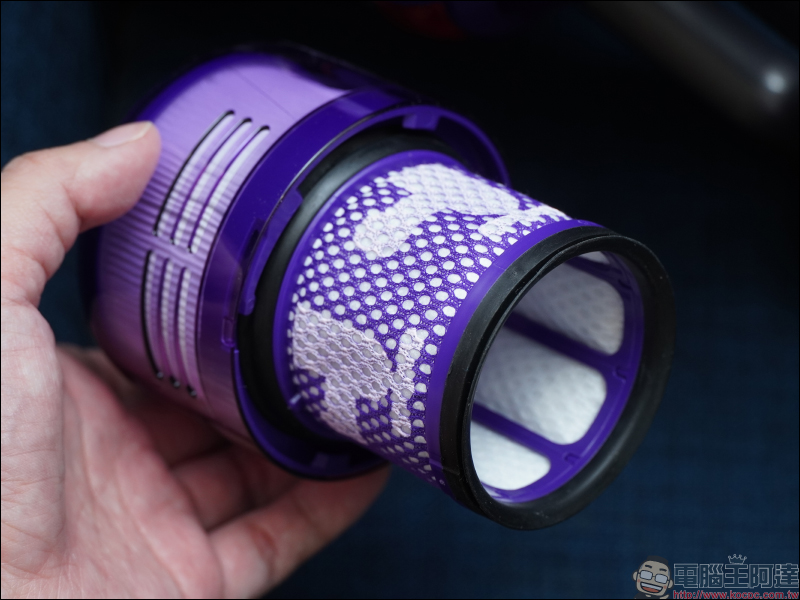 Dyson Digital Slim™ 輕量無線吸塵器開箱動手玩:重量減輕、吸力依舊強大!新增 LED 隙縫清潔吸頭、低處清潔轉接頭,日常清潔更輕鬆! - 電腦王阿達 Dyson Digital Slim™ 輕量無線吸塵器開箱動手玩:重量減輕、吸力依舊強大!新增 LED 隙縫清潔吸頭、低處清潔轉接頭,日常清潔更輕鬆! - 電腦王阿達