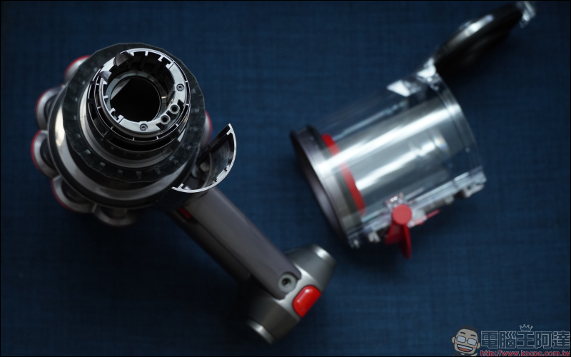 Dyson Digital Slim™ 輕量無線吸塵器開箱動手玩:重量減輕、吸力依舊強大!新增 LED 隙縫清潔吸頭、低處清潔轉接頭,日常清潔更輕鬆! - 電腦王阿達 Dyson Digital Slim™ 輕量無線吸塵器開箱動手玩:重量減輕、吸力依舊強大!新增 LED 隙縫清潔吸頭、低處清潔轉接頭,日常清潔更輕鬆! - 電腦王阿達