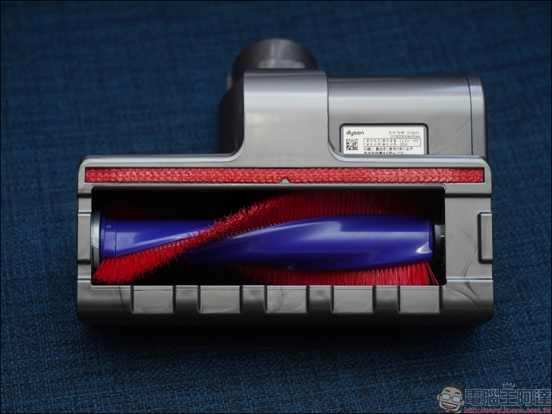 Dyson Digital Slim™ 輕量無線吸塵器開箱動手玩:重量減輕、吸力依舊強大!新增 LED 隙縫清潔吸頭、低處清潔轉接頭,日常清潔更輕鬆! - 電腦王阿達 Dyson Digital Slim™ 輕量無線吸塵器開箱動手玩:重量減輕、吸力依舊強大!新增 LED 隙縫清潔吸頭、低處清潔轉接頭,日常清潔更輕鬆! - 電腦王阿達