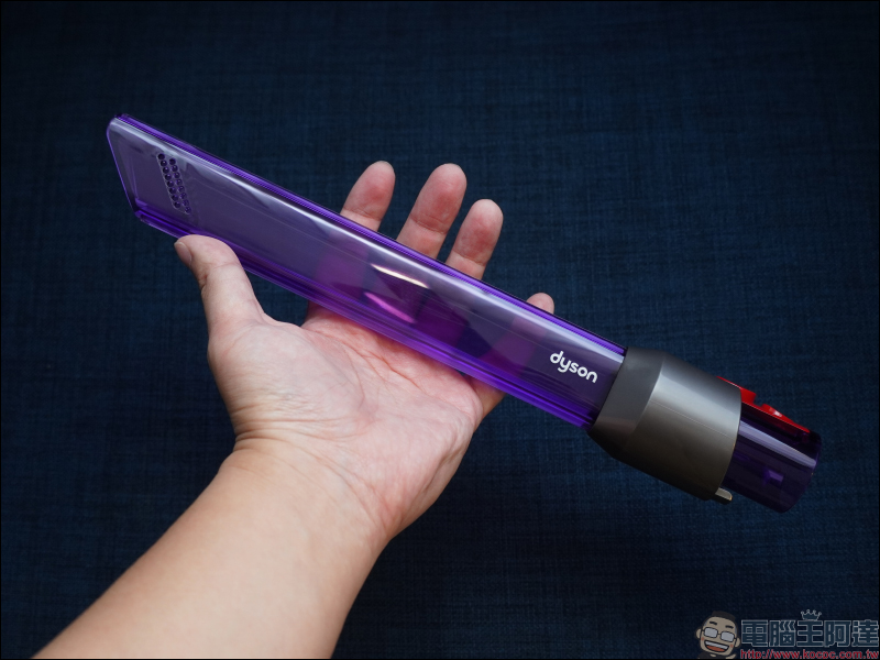 Dyson Digital Slim™ 輕量無線吸塵器開箱動手玩:重量減輕、吸力依舊強大!新增 LED 隙縫清潔吸頭、低處清潔轉接頭,日常清潔更輕鬆! - 電腦王阿達 Dyson Digital Slim™ 輕量無線吸塵器開箱動手玩:重量減輕、吸力依舊強大!新增 LED 隙縫清潔吸頭、低處清潔轉接頭,日常清潔更輕鬆! - 電腦王阿達