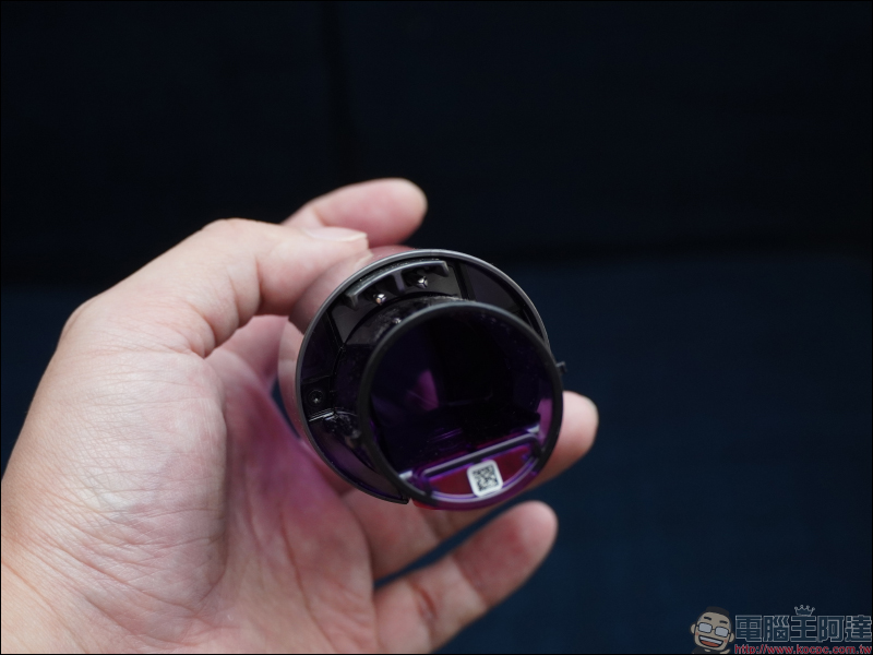 Dyson Digital Slim™ 輕量無線吸塵器開箱動手玩:重量減輕、吸力依舊強大!新增 LED 隙縫清潔吸頭、低處清潔轉接頭,日常清潔更輕鬆! - 電腦王阿達 Dyson Digital Slim™ 輕量無線吸塵器開箱動手玩:重量減輕、吸力依舊強大!新增 LED 隙縫清潔吸頭、低處清潔轉接頭,日常清潔更輕鬆! - 電腦王阿達