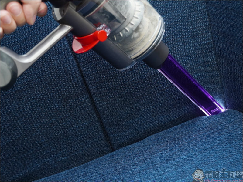 Dyson Digital Slim™ 輕量無線吸塵器開箱動手玩:重量減輕、吸力依舊強大!新增 LED 隙縫清潔吸頭、低處清潔轉接頭,日常清潔更輕鬆! - 電腦王阿達 Dyson Digital Slim™ 輕量無線吸塵器開箱動手玩:重量減輕、吸力依舊強大!新增 LED 隙縫清潔吸頭、低處清潔轉接頭,日常清潔更輕鬆! - 電腦王阿達