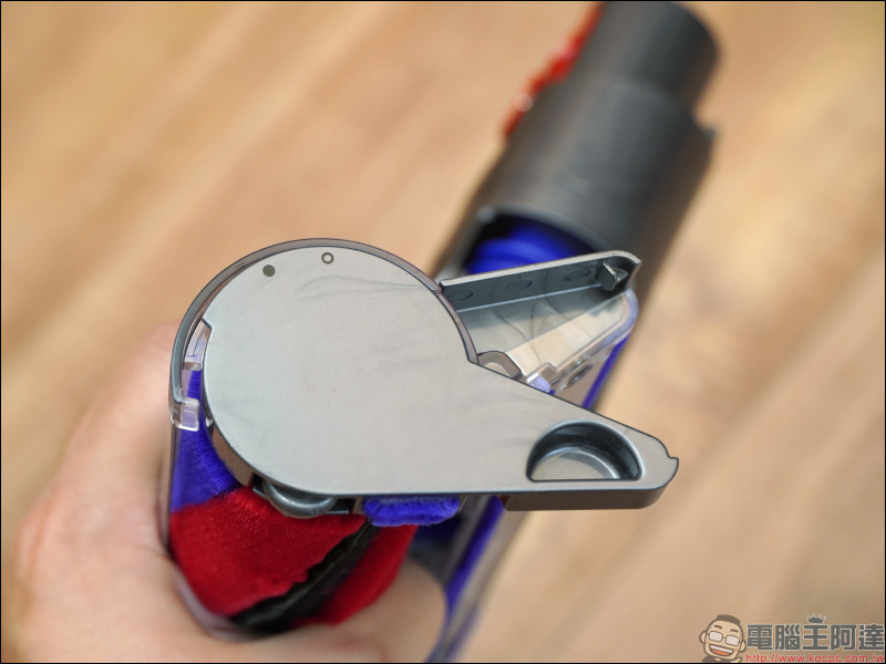 Dyson Digital Slim™ 輕量無線吸塵器開箱動手玩:重量減輕、吸力依舊強大!新增 LED 隙縫清潔吸頭、低處清潔轉接頭,日常清潔更輕鬆! - 電腦王阿達 Dyson Digital Slim™ 輕量無線吸塵器開箱動手玩:重量減輕、吸力依舊強大!新增 LED 隙縫清潔吸頭、低處清潔轉接頭,日常清潔更輕鬆! - 電腦王阿達