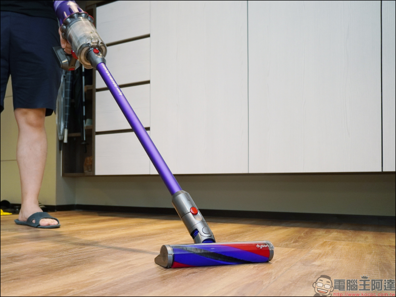 Dyson Digital Slim™ 輕量無線吸塵器開箱動手玩:重量減輕、吸力依舊強大!新增 LED 隙縫清潔吸頭、低處清潔轉接頭,日常清潔更輕鬆! - 電腦王阿達 Dyson Digital Slim™ 輕量無線吸塵器開箱動手玩:重量減輕、吸力依舊強大!新增 LED 隙縫清潔吸頭、低處清潔轉接頭,日常清潔更輕鬆! - 電腦王阿達