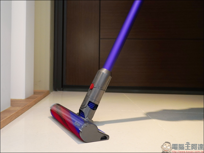 Dyson Digital Slim™ 輕量無線吸塵器開箱動手玩:重量減輕、吸力依舊強大!新增 LED 隙縫清潔吸頭、低處清潔轉接頭,日常清潔更輕鬆! - 電腦王阿達 Dyson Digital Slim™ 輕量無線吸塵器開箱動手玩:重量減輕、吸力依舊強大!新增 LED 隙縫清潔吸頭、低處清潔轉接頭,日常清潔更輕鬆! - 電腦王阿達