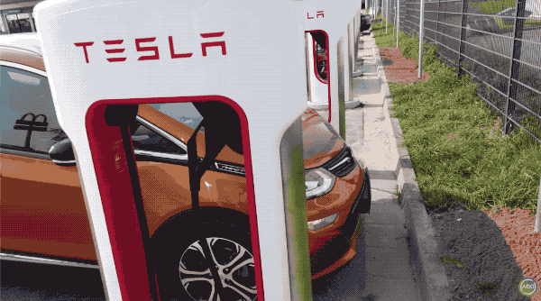 Tesla V3 超充出大 Bug?免費讓他牌電動車爽爽充 - 電腦王阿達 Tesla V3 超充出大 Bug?免費讓他牌電動車爽爽充 - 電腦王阿達