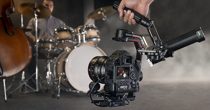 DJI 專業相機三軸穩定器 RS 2 和 RSC 2 發表，1.4 吋觸控螢幕與圖傳跟隨功能搭載 - 電腦王阿達