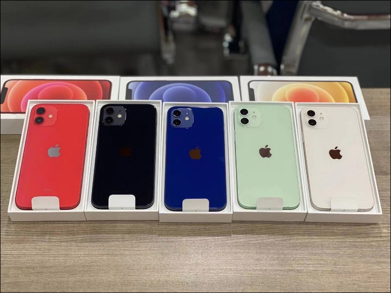 iPhone 12 和 iPhone 12 Pro 開箱短片與各配色實機照片曝光，全面改用紙質螢幕保護膜 - 電腦王阿達