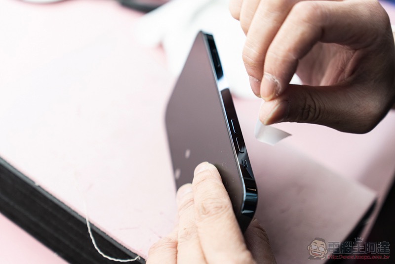 iPhone 12 / 12 Pro 的 2.5D 滑順手感自己來,imos Care 全機防護專案一次把鏡頭、螢幕、手機都保護起來! - 電腦王阿達 iPhone 12 / 12 Pro 的 2.5D 滑順手感自己來,imos Care 全機防護專案一次把鏡頭、螢幕、手機都保護起來! - 電腦王阿達