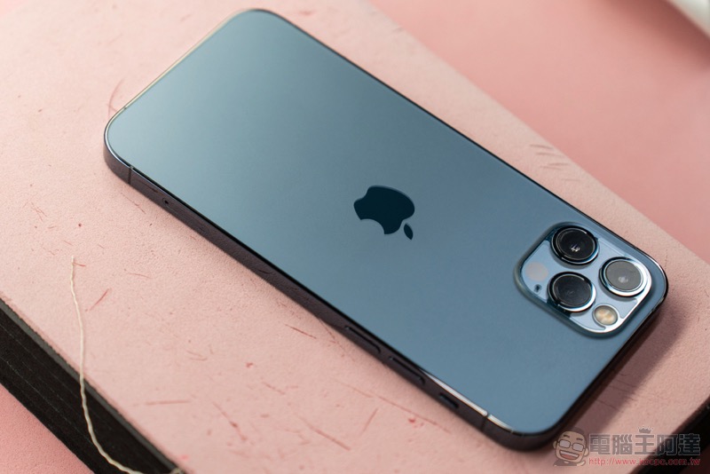 iPhone 12 / 12 Pro 的 2.5D 滑順手感自己來,imos Care 全機防護專案一次把鏡頭、螢幕、手機都保護起來! - 電腦王阿達 iPhone 12 / 12 Pro 的 2.5D 滑順手感自己來,imos Care 全機防護專案一次把鏡頭、螢幕、手機都保護起來! - 電腦王阿達