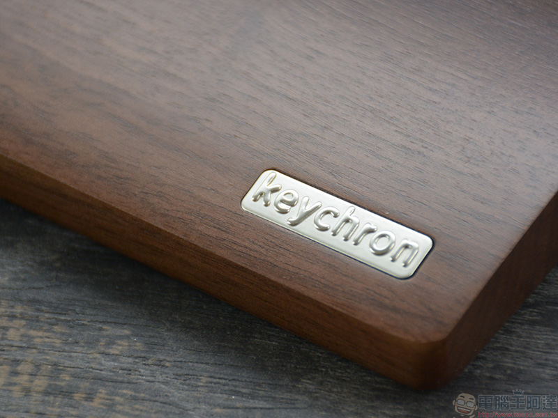 Keychron K8 87 鍵無線機械鍵盤（熱插拔光軸-茶）開箱，雙模四系統三個裝置間一鍵輕鬆轉換 - 電腦王阿達