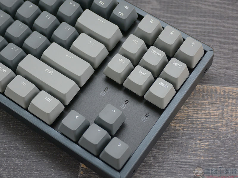 Keychron K8 87 鍵無線機械鍵盤(熱插拔光軸-茶)開箱,雙模四系統三個裝置間一鍵輕鬆轉換 - 電腦王阿達 Keychron K8 87 鍵無線機械鍵盤(熱插拔光軸-茶)開箱,雙模四系統三個裝置間一鍵輕鬆轉換 - 電腦王阿達