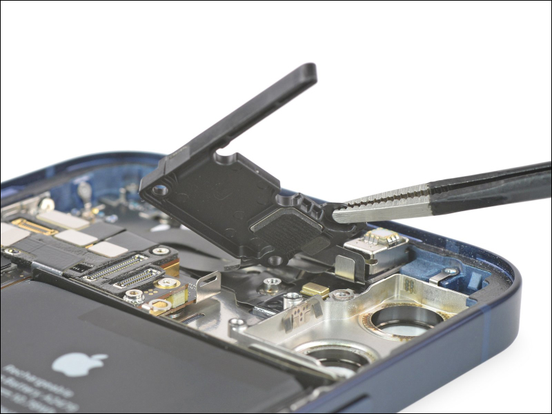 iFixit 拆解 iPhone 12 和 iPhone 12 Pro 報告出爐,找找看哪裡不一樣? - 電腦王阿達 iFixit 拆解 iPhone 12 和 iPhone 12 Pro 報告出爐,找找看哪裡不一樣? - 電腦王阿達