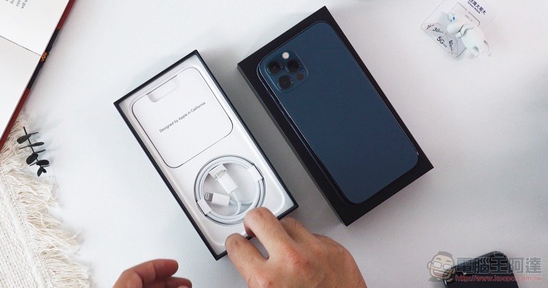外媒以 iPhone 12 搭配 Apple 多款原廠充電器進行充電實測,最大支持 22W 有線快充 - 電腦王阿達 外媒以 iPhone 12 搭配 Apple 多款原廠充電器進行充電實測,最大支持 22W 有線快充 - 電腦王阿達