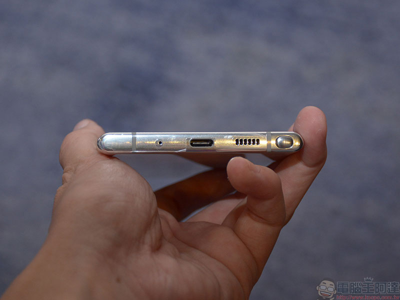 傳聞三星 Galaxy S21 也將「跟進」Apple 取消附贈充電器與耳機配件 - 電腦王阿達