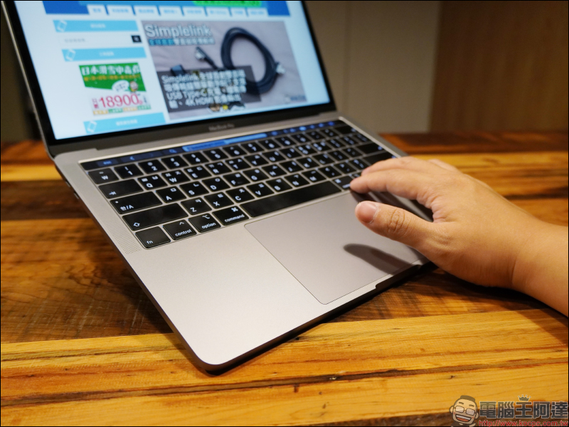 MAJEXTAND 秒捷架開箱動手玩:一秒調整最佳觀看視角,低頭族不再低頭!(同場加映:MAJEXTAND 筆電架) - 電腦王阿達 MAJEXTAND 秒捷架開箱動手玩:一秒調整最佳觀看視角,低頭族不再低頭!(同場加映:MAJEXTAND 筆電架) - 電腦王阿達