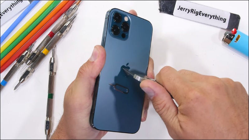 iPhone 12 Pro 耐用暴力測試,究竟四倍耐摔的「超瓷晶盾面板」與玻璃機背耐刮表現如何? - 電腦王阿達 iPhone 12 Pro 耐用暴力測試,究竟四倍耐摔的「超瓷晶盾面板」與玻璃機背耐刮表現如何? - 電腦王阿達