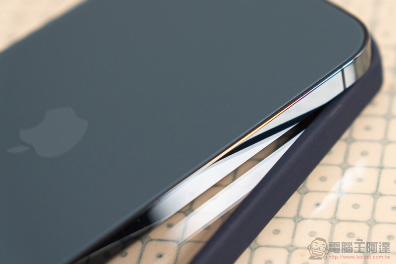 iPhone 12 抗菌、防摔都不妥協!ITSKINS 極限運動保護殼開箱體驗(評價 / 評測 / 動手玩) - 電腦王阿達 iPhone 12 抗菌、防摔都不妥協!ITSKINS 極限運動保護殼開箱體驗(評價 / 評測 / 動手玩) - 電腦王阿達