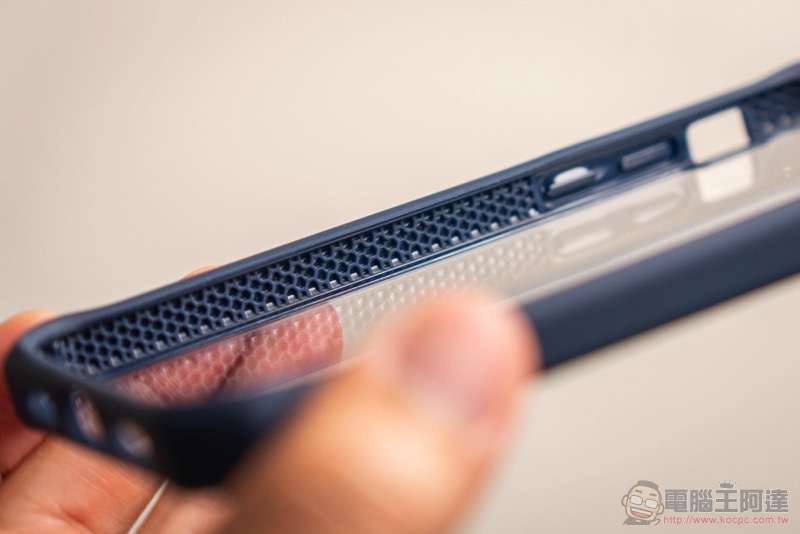 iPhone 12 抗菌、防摔都不妥協!ITSKINS 極限運動保護殼開箱體驗(評價 / 評測 / 動手玩) - 電腦王阿達 iPhone 12 抗菌、防摔都不妥協!ITSKINS 極限運動保護殼開箱體驗(評價 / 評測 / 動手玩) - 電腦王阿達