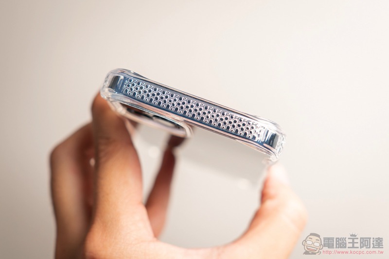 iPhone 12 抗菌、防摔都不妥協!ITSKINS 極限運動保護殼開箱體驗(評價 / 評測 / 動手玩) - 電腦王阿達 iPhone 12 抗菌、防摔都不妥協!ITSKINS 極限運動保護殼開箱體驗(評價 / 評測 / 動手玩) - 電腦王阿達