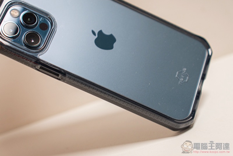 iPhone 12 抗菌、防摔都不妥協!ITSKINS 極限運動保護殼開箱體驗(評價 / 評測 / 動手玩) - 電腦王阿達 iPhone 12 抗菌、防摔都不妥協!ITSKINS 極限運動保護殼開箱體驗(評價 / 評測 / 動手玩) - 電腦王阿達