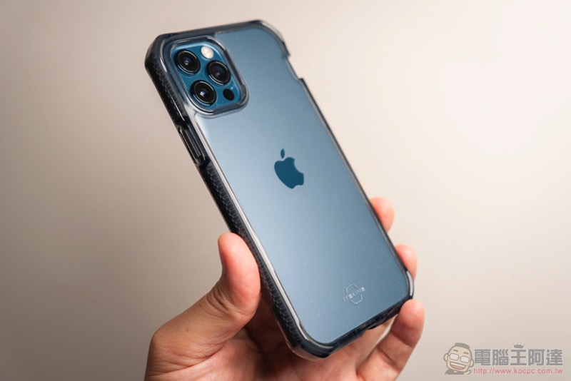 iPhone 12 抗菌、防摔都不妥協!ITSKINS 極限運動保護殼開箱體驗(評價 / 評測 / 動手玩) - 電腦王阿達 iPhone 12 抗菌、防摔都不妥協!ITSKINS 極限運動保護殼開箱體驗(評價 / 評測 / 動手玩) - 電腦王阿達