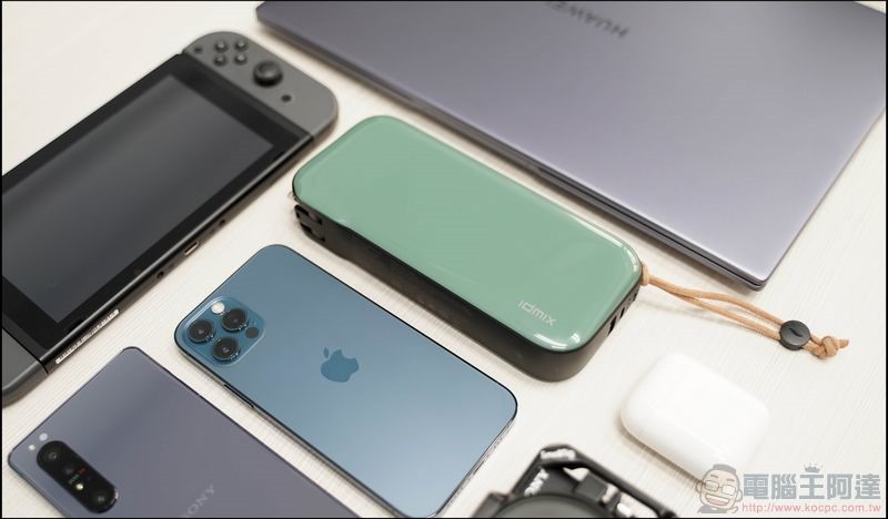 idmix CH08 首款 GaN 氮化鎵行動電源 開箱 idmix CH08 首款 GaN 氮化鎵行動電源 開箱