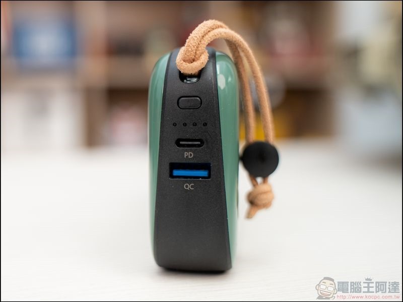 idmix CH08 首款 GaN 氮化鎵行動電源 開箱 - 10 idmix CH08 首款 GaN 氮化鎵行動電源 開箱 - 10