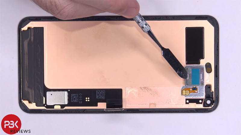 Google Pixel 5 脫光光初拆解,以卡榫強化螢幕固定 - 電腦王阿達 Google Pixel 5 脫光光初拆解,以卡榫強化螢幕固定 - 電腦王阿達