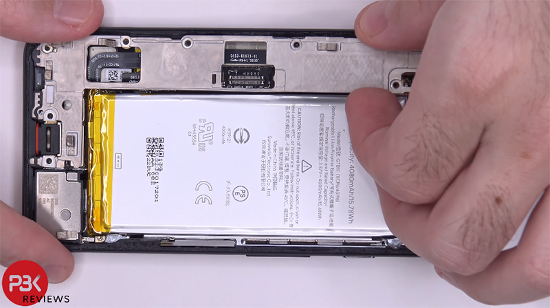 Google Pixel 5 脫光光初拆解,以卡榫強化螢幕固定 - 電腦王阿達 Google Pixel 5 脫光光初拆解,以卡榫強化螢幕固定 - 電腦王阿達
