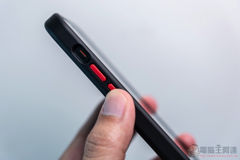 hoda iPhone 12 Pro 晶石防摔保護殼開箱體驗:晶透美型與柔嫩質感的極致之選 - 電腦王阿達 hoda iPhone 12 Pro 晶石防摔保護殼開箱體驗:晶透美型與柔嫩質感的極致之選 - 電腦王阿達