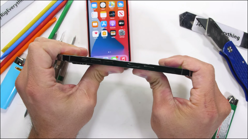 iPhone 12 Pro Max 和 iPhone 12 mini 暴力虐機測試比較 - 電腦王阿達 iPhone 12 Pro Max 和 iPhone 12 mini 暴力虐機測試比較 - 電腦王阿達