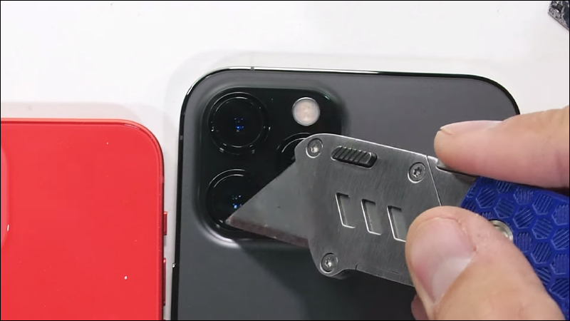 iPhone 12 Pro Max 和 iPhone 12 mini 暴力虐機測試比較 - 電腦王阿達 iPhone 12 Pro Max 和 iPhone 12 mini 暴力虐機測試比較 - 電腦王阿達