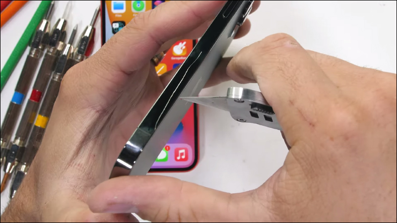 iPhone 12 Pro Max 和 iPhone 12 mini 暴力虐機測試比較 - 電腦王阿達 iPhone 12 Pro Max 和 iPhone 12 mini 暴力虐機測試比較 - 電腦王阿達