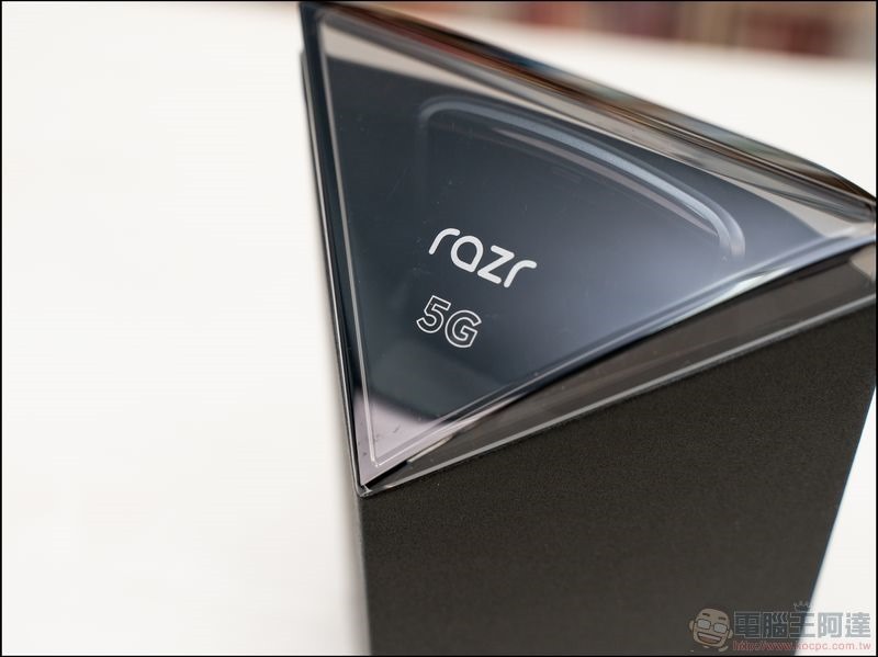 Motorola razr 5G 開箱評測 - 03 Motorola razr 5G 開箱評測 - 03