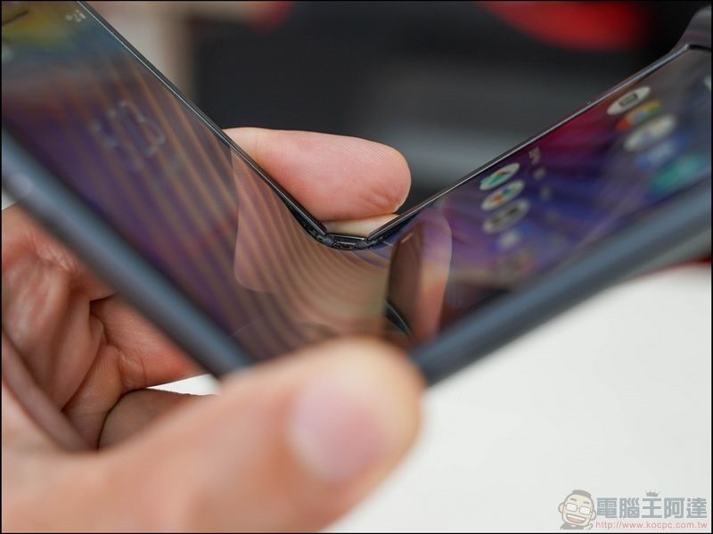 Motorola razr 5G 開箱評測 - 11 Motorola razr 5G 開箱評測 - 11