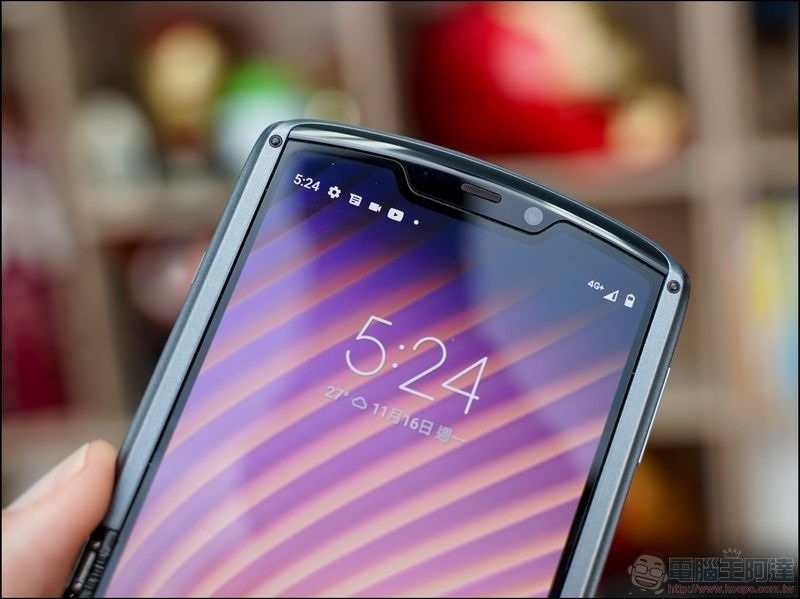 Motorola razr 5G 開箱評測 - 13 Motorola razr 5G 開箱評測 - 13