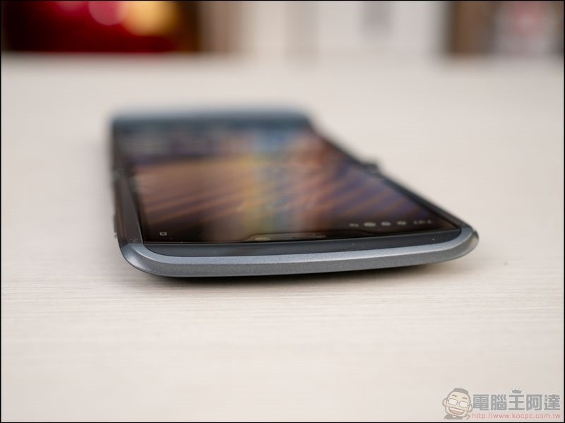 Motorola razr 5G 開箱評測 - 16 Motorola razr 5G 開箱評測 - 16