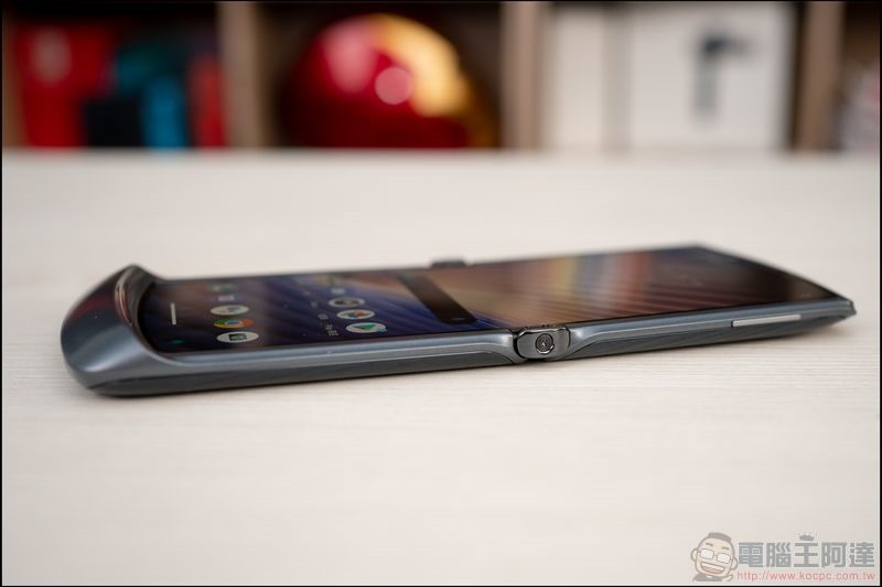 Motorola razr 5G 開箱評測 - 17 Motorola razr 5G 開箱評測 - 17