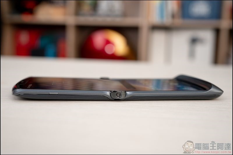 Motorola razr 5G 開箱評測 - 18 Motorola razr 5G 開箱評測 - 18