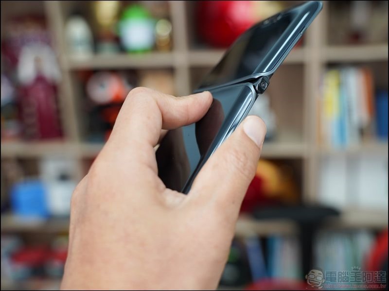 Motorola razr 5G 開箱評測 - 24 Motorola razr 5G 開箱評測 - 24