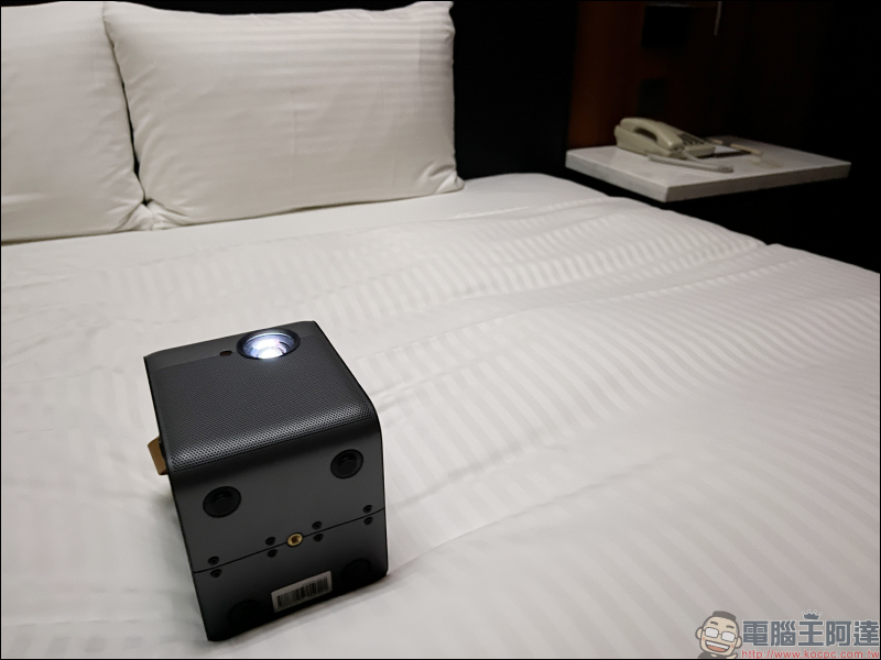 峰米 Dice 真無線智慧投影機開箱動手玩|遊戲、影音娛樂必備神器,支援 4K 高畫質播放、內建 Android TV, 200 吋大螢幕帶著走! - 電腦王阿達 峰米 Dice 真無線智慧投影機開箱動手玩|遊戲、影音娛樂必備神器,支援 4K 高畫質播放、內建 Android TV, 200 吋大螢幕帶著走! - 電腦王阿達