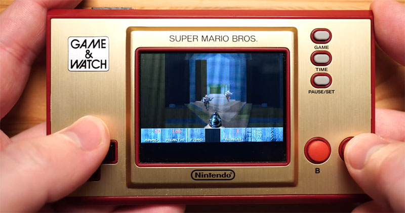 玩家破解「GAME & WATCH 超級瑪利歐兄弟」紀念掌機，成功玩上初代《毀滅戰士》（但犧牲很大） - 電腦王阿達