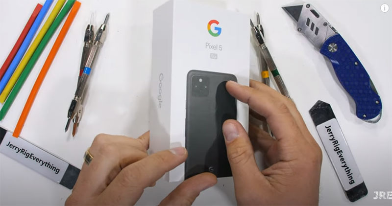 Pixel 5 耐用性測試影片出爐,不只是鋁合金 - 電腦王阿達 Pixel 5 耐用性測試影片出爐,不只是鋁合金 - 電腦王阿達