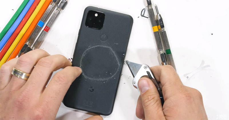 Pixel 5 耐用性測試影片出爐,不只是鋁合金 - 電腦王阿達 Pixel 5 耐用性測試影片出爐,不只是鋁合金 - 電腦王阿達