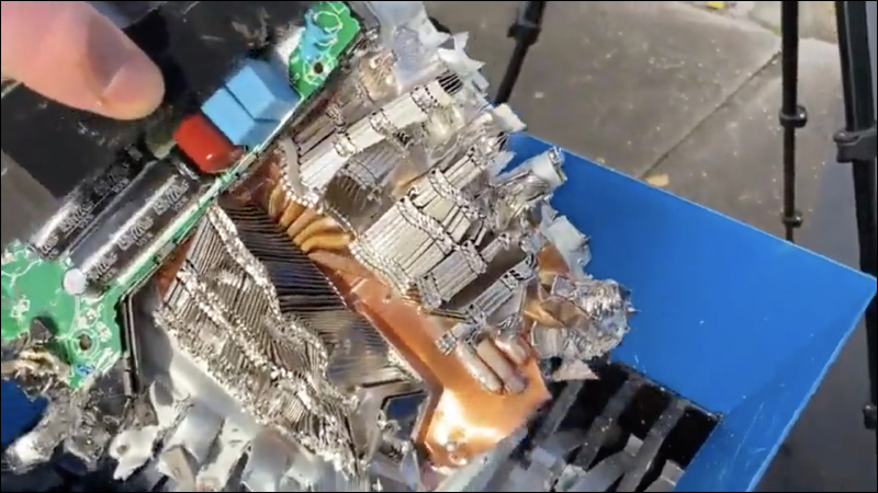 國外 Reddit 網友將 PS5 整台扔進大型粉碎機打成碎片 - 電腦王阿達 國外 Reddit 網友將 PS5 整台扔進大型粉碎機打成碎片 - 電腦王阿達