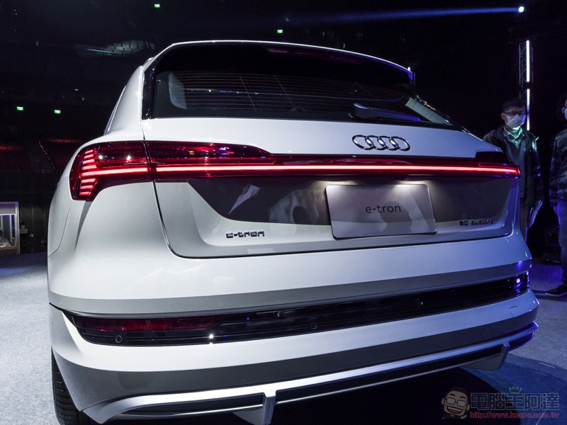 Audi e-tron 電動 SUV 正式在台開賣,更「黃金比例」的 55 quattro advanced 驚喜登場 - 電腦王阿達 Audi e-tron 電動 SUV 正式在台開賣,更「黃金比例」的 55 quattro advanced 驚喜登場 - 電腦王阿達